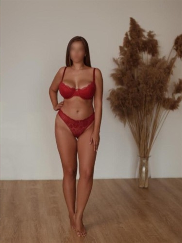 Escort Abudalla,Abidjan i am a friendly sweet warm girl