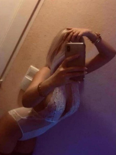 Armanita, 22, Terni - Italy, Foam massage