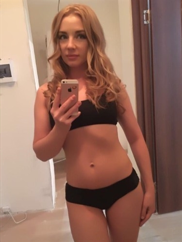 Escort Babikr,Hamburg sexy curvy body call me