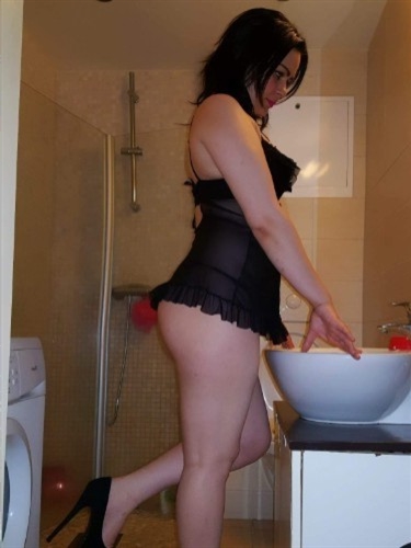 Brunilda, 22, Clichy - France, Masturbation