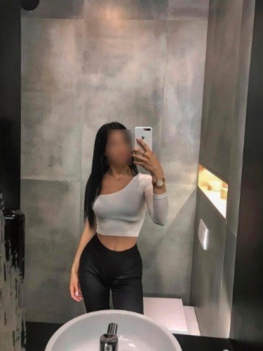 Slim German escort Giiguulen Saint Tropez