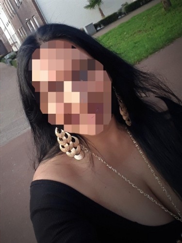 Escort Madhabi,Berlin wants to help your sleep