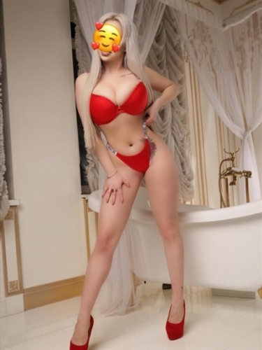 Relaxing experience with busty escort Mercedeh Solothurn