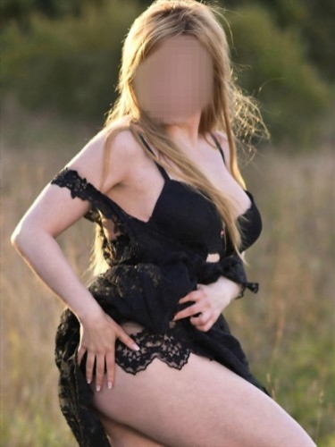 Beautiful new independent escort Seemat Roanne