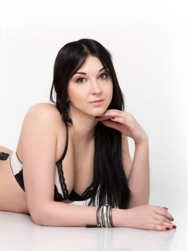 Smooth curvy escort Thatsara Aveiro