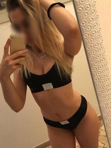 Young sexy escort Vip Escort Aix-en-Provence