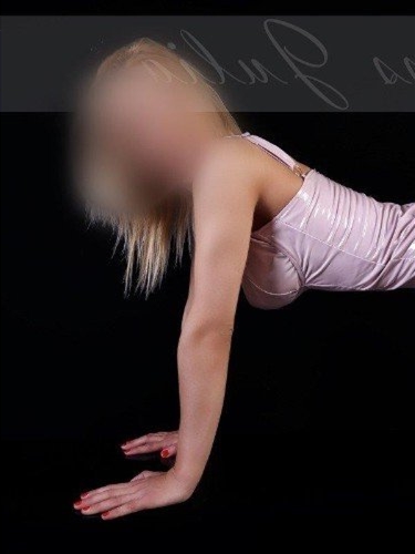 Fulfill your sexual fantasies with escort Zafia Oshawa